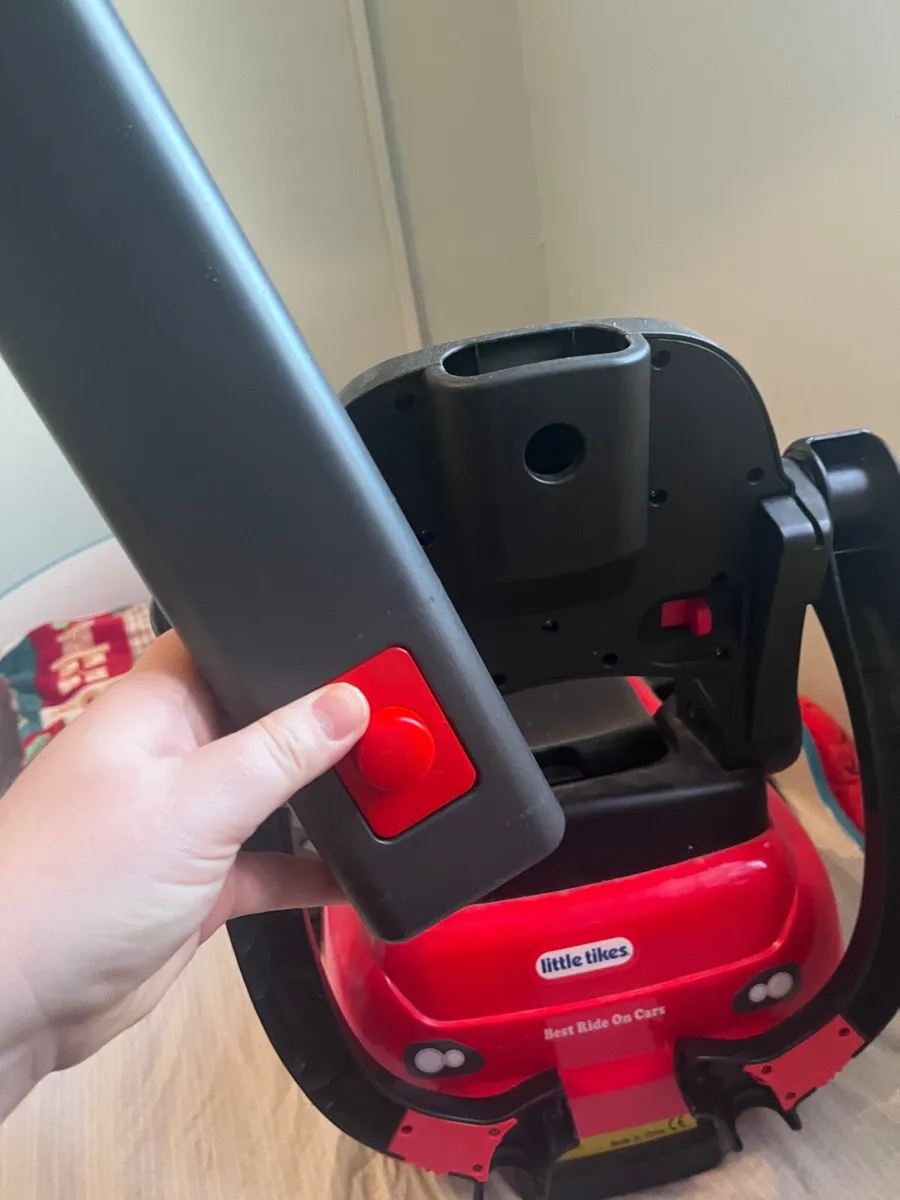 Little tikes ride on car - Image 2