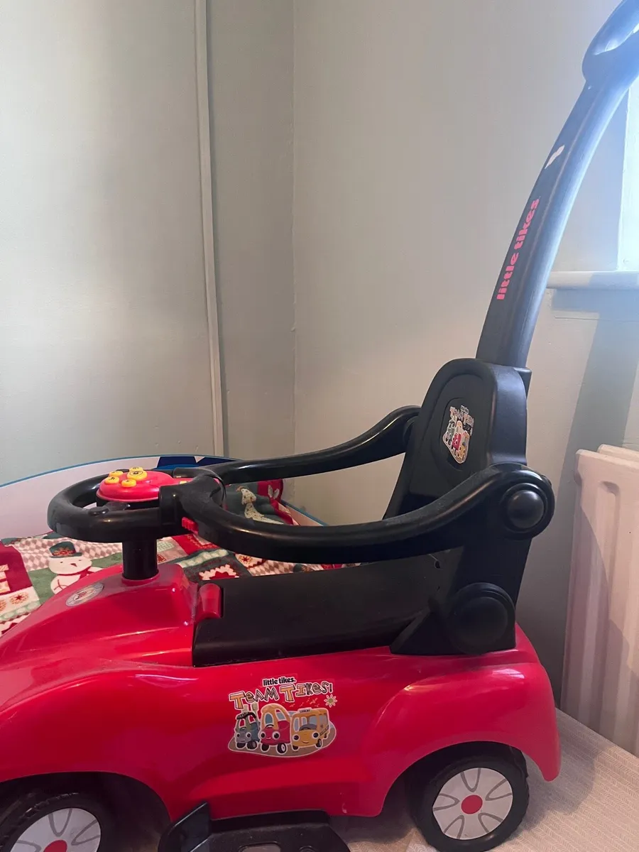 Little tikes ride on car - Image 4