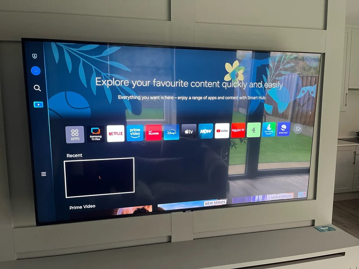 Samsung U7000F 50" Crystal 4K UHD HDR Smart TV - Image 1