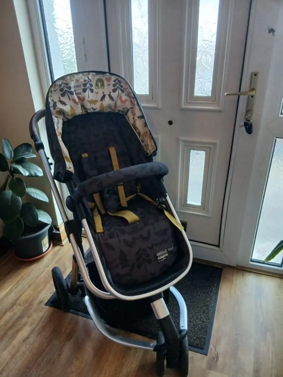 Cosatto Giggle 3 in 1 Travel System - Image 1