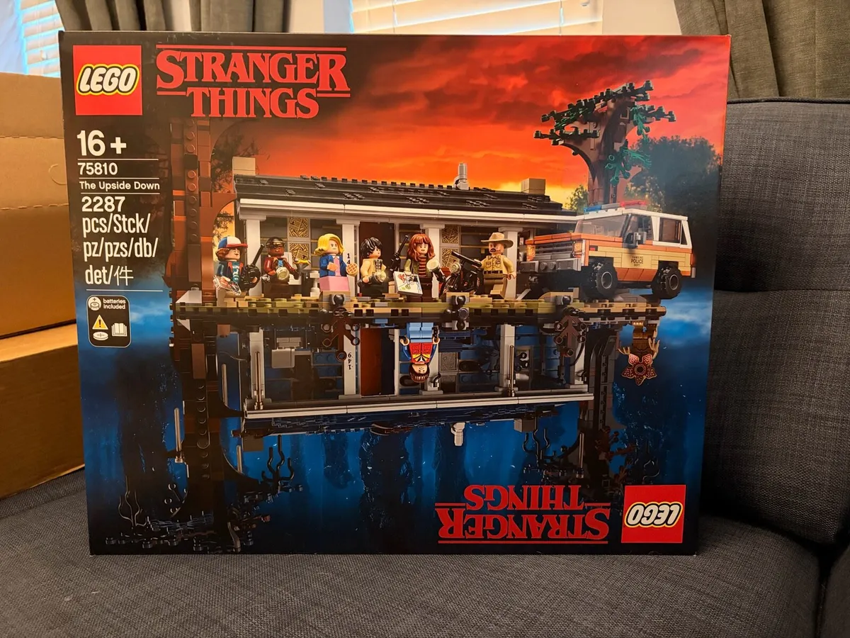 LEGO Stranger Things – The Upside Down (75810) - Image 1