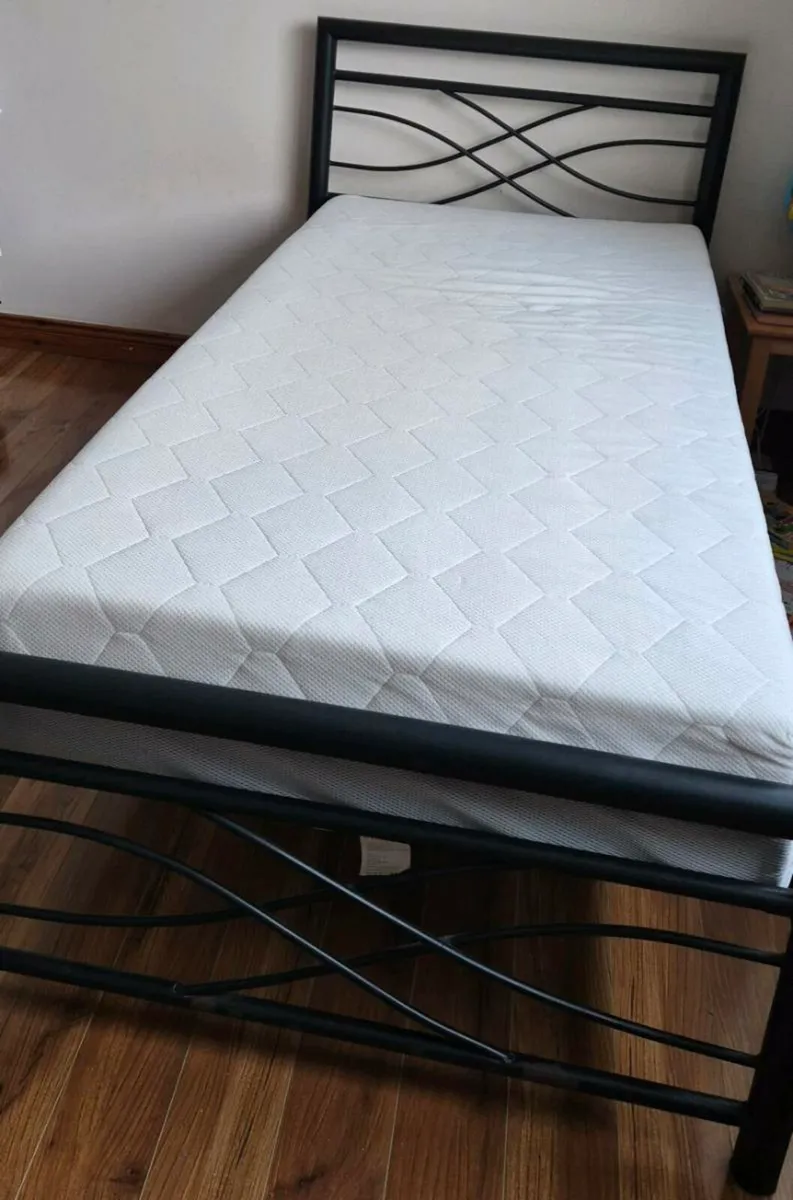 Single bed frame and hybrid mattress - Image 3