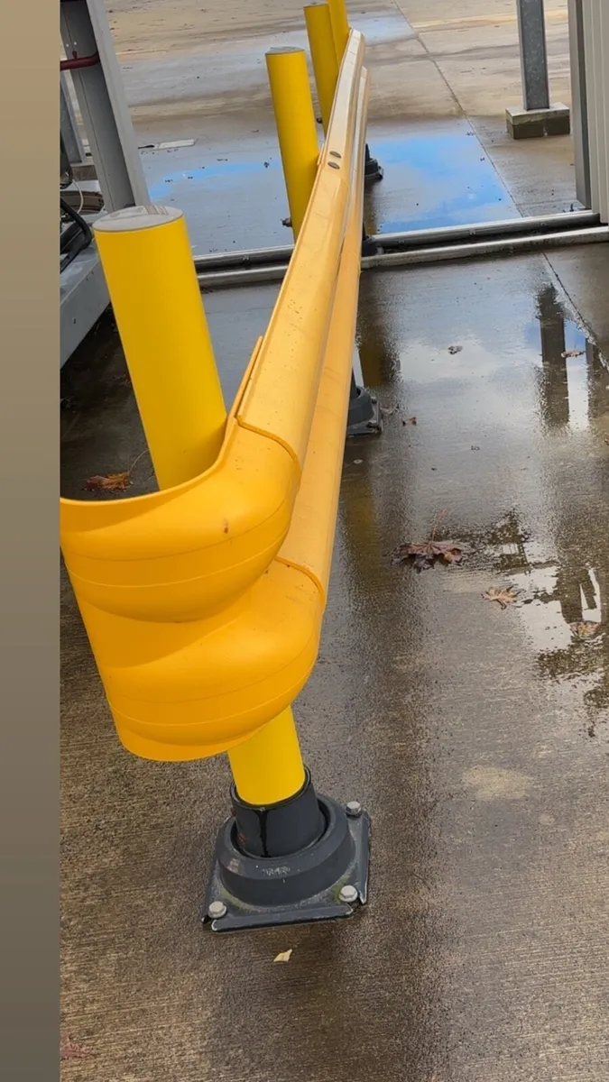 Crash barrier - Image 1