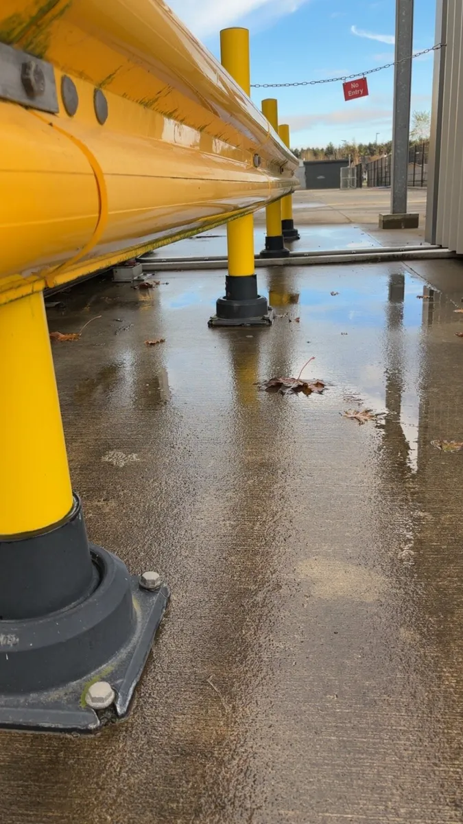 Crash barrier - Image 2