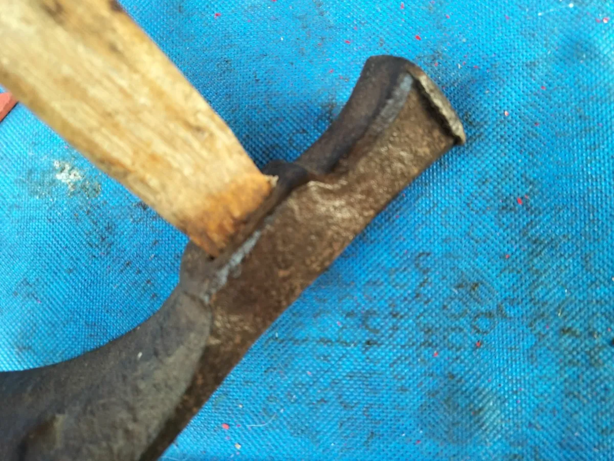 Adze with curved blade - Image 3