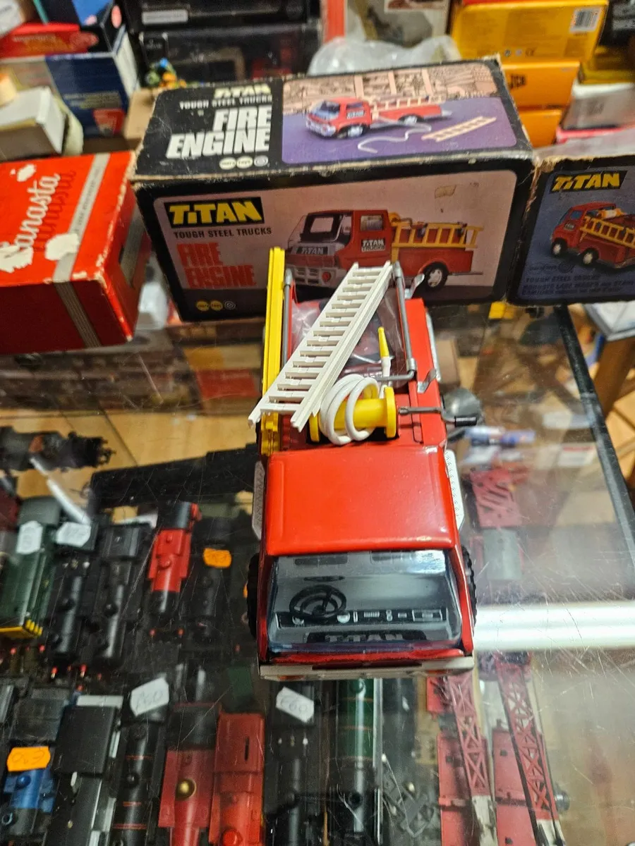 Vintage Marx Pressed Steel Fire Engine - Image 3