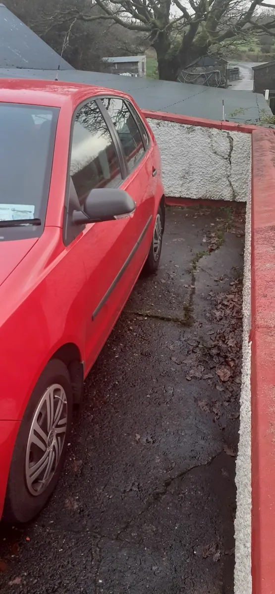 Volkswagen Polo 2010 - Image 2