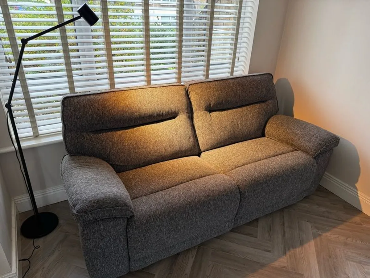 2.5 seater recliner sofa - Image 2