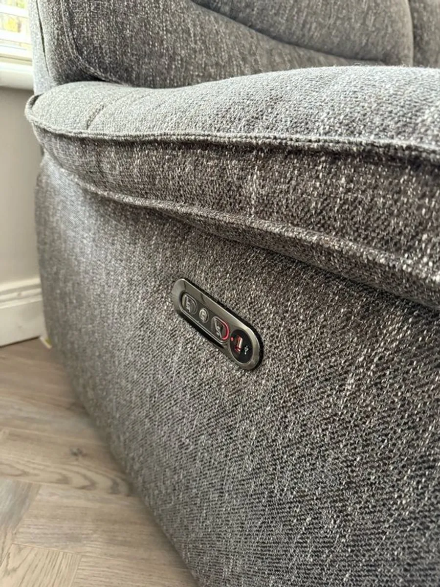 2.5 seater recliner sofa - Image 3