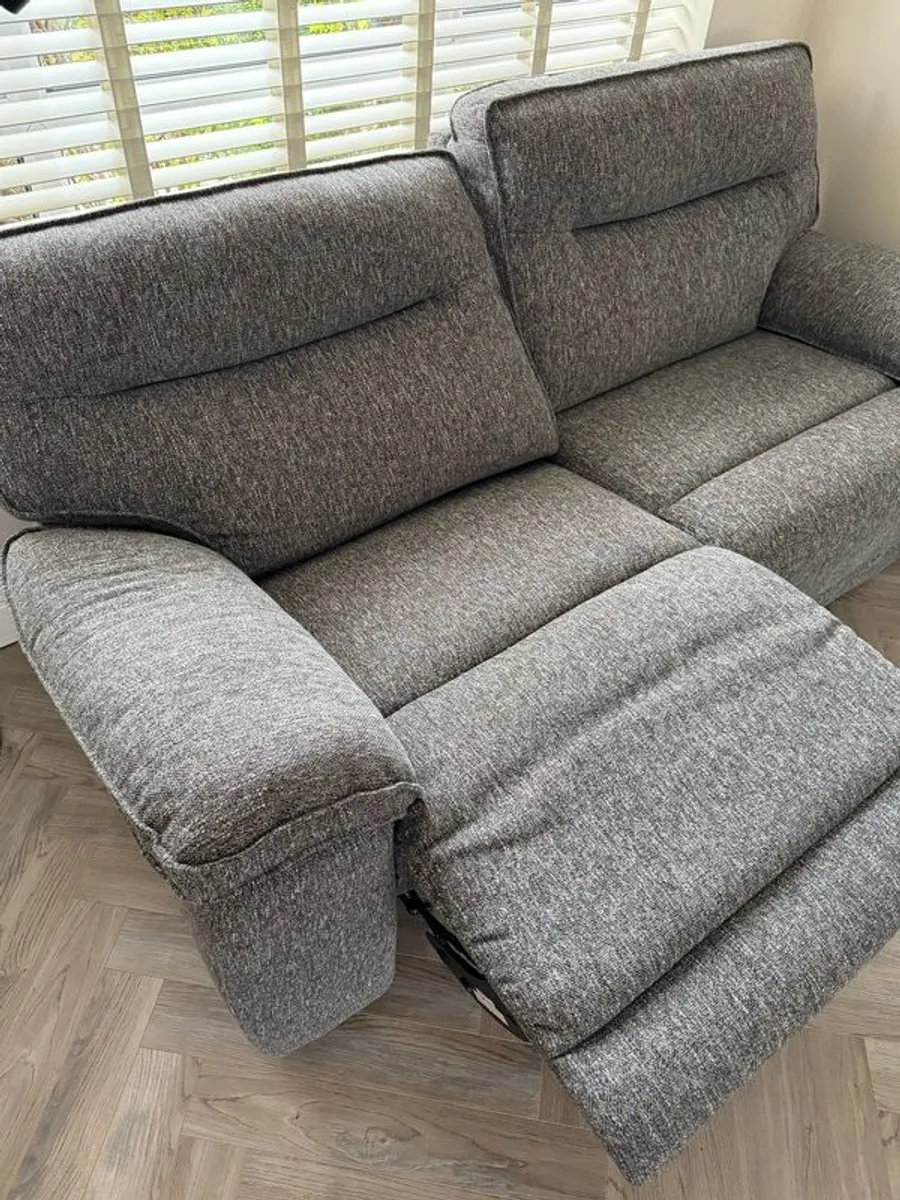 2.5 seater recliner sofa - Image 4