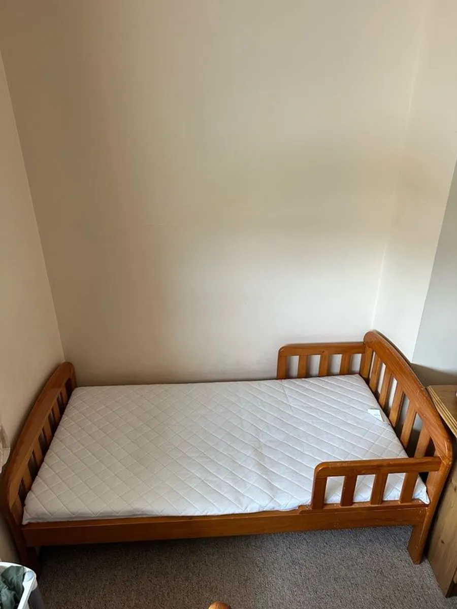 Wooden toddler bed - Image 2