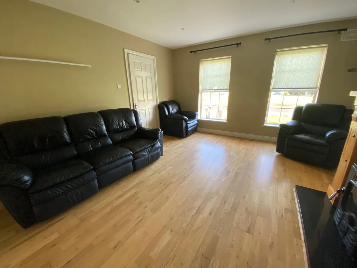 3 Piece Living Room Suite - Image 1