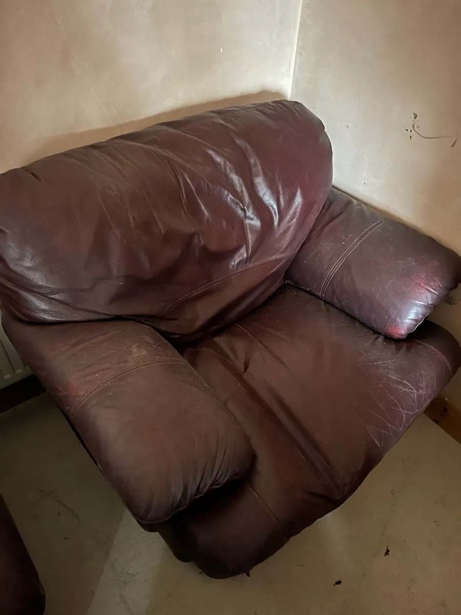 3 seater sofa and 2 arm chairs - Image 3