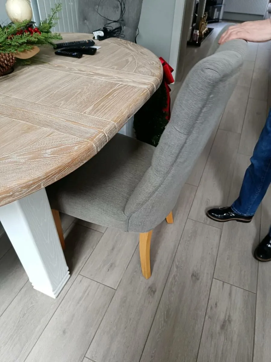 4 chairs , and 3 kitchen bar stools. - Image 3