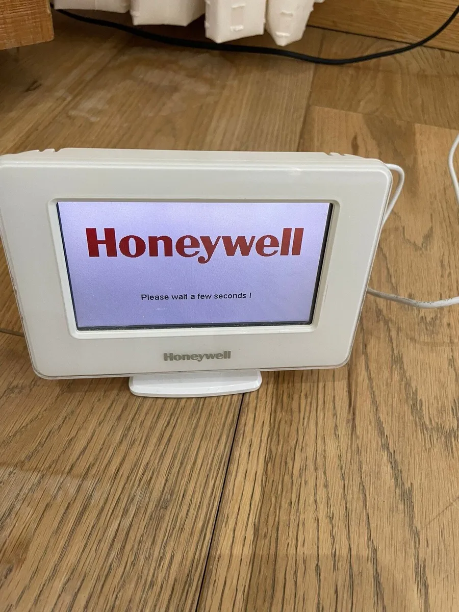 Honeywell Evohome wireless radiator TRV heads - Image 4