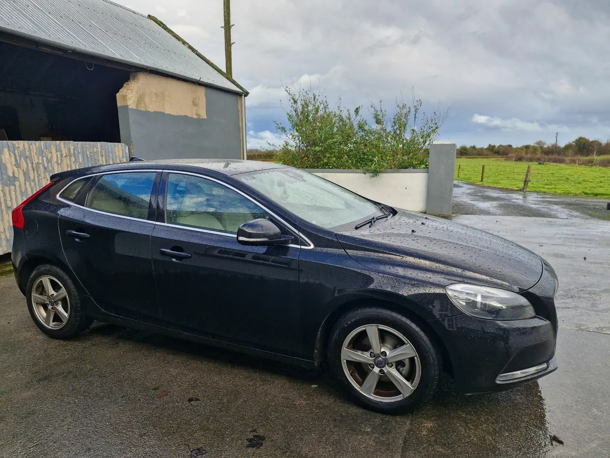 Volvo V40 2014 - Image 1