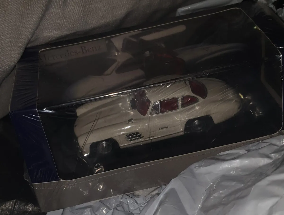 FACTORY SEAL MERCEDES  BENZ  DIE.CAST MODEL