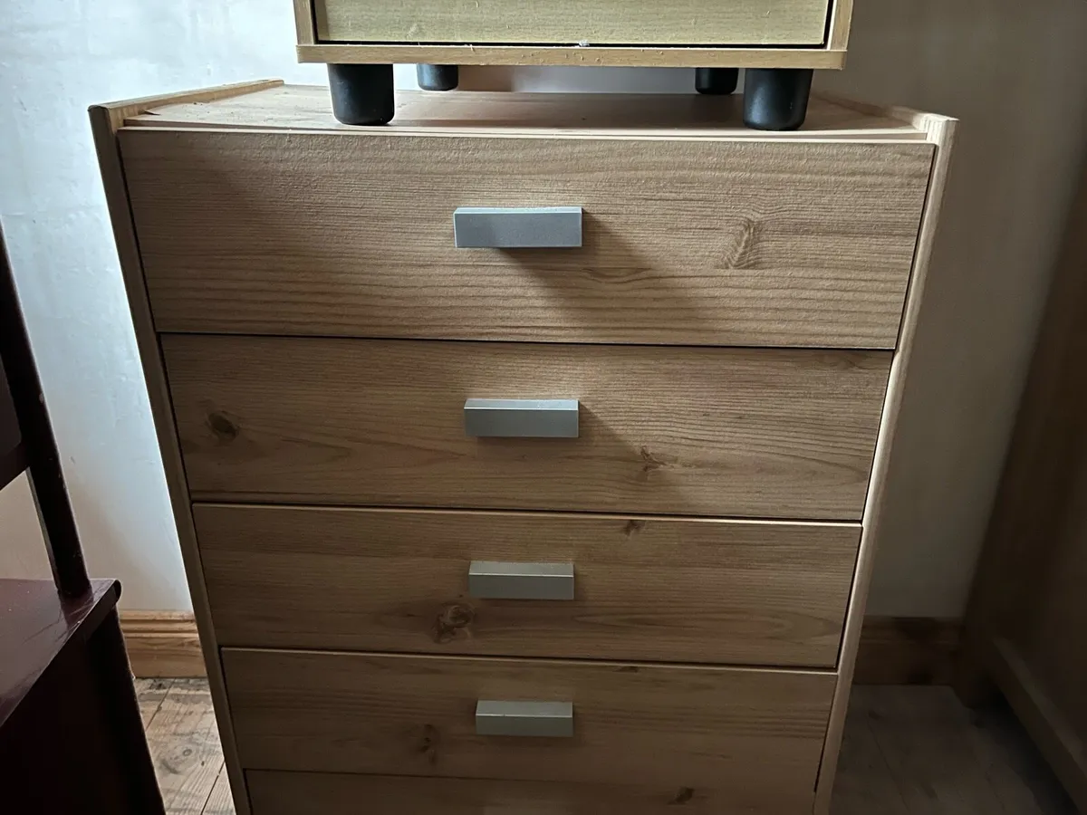 Chest of drawers