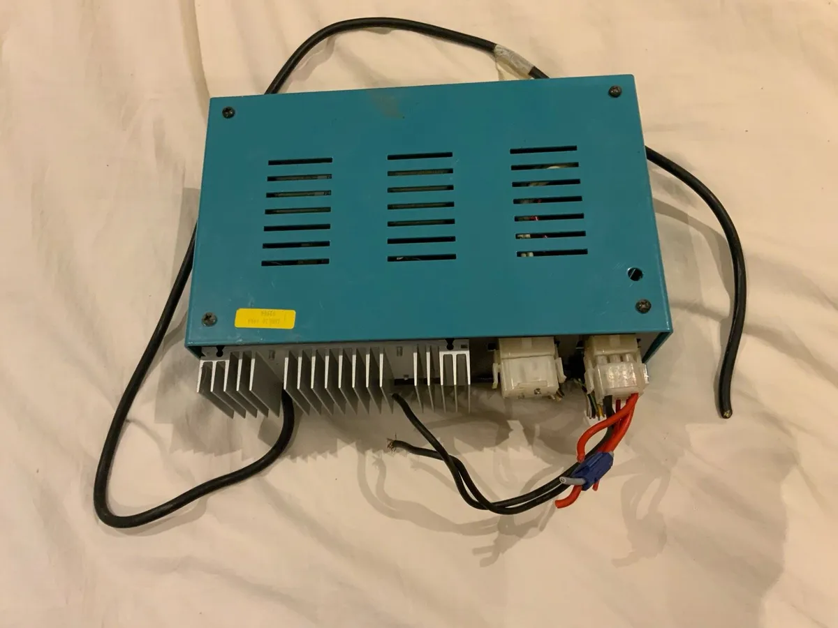 Ladegerat Battery Charger - Image 1