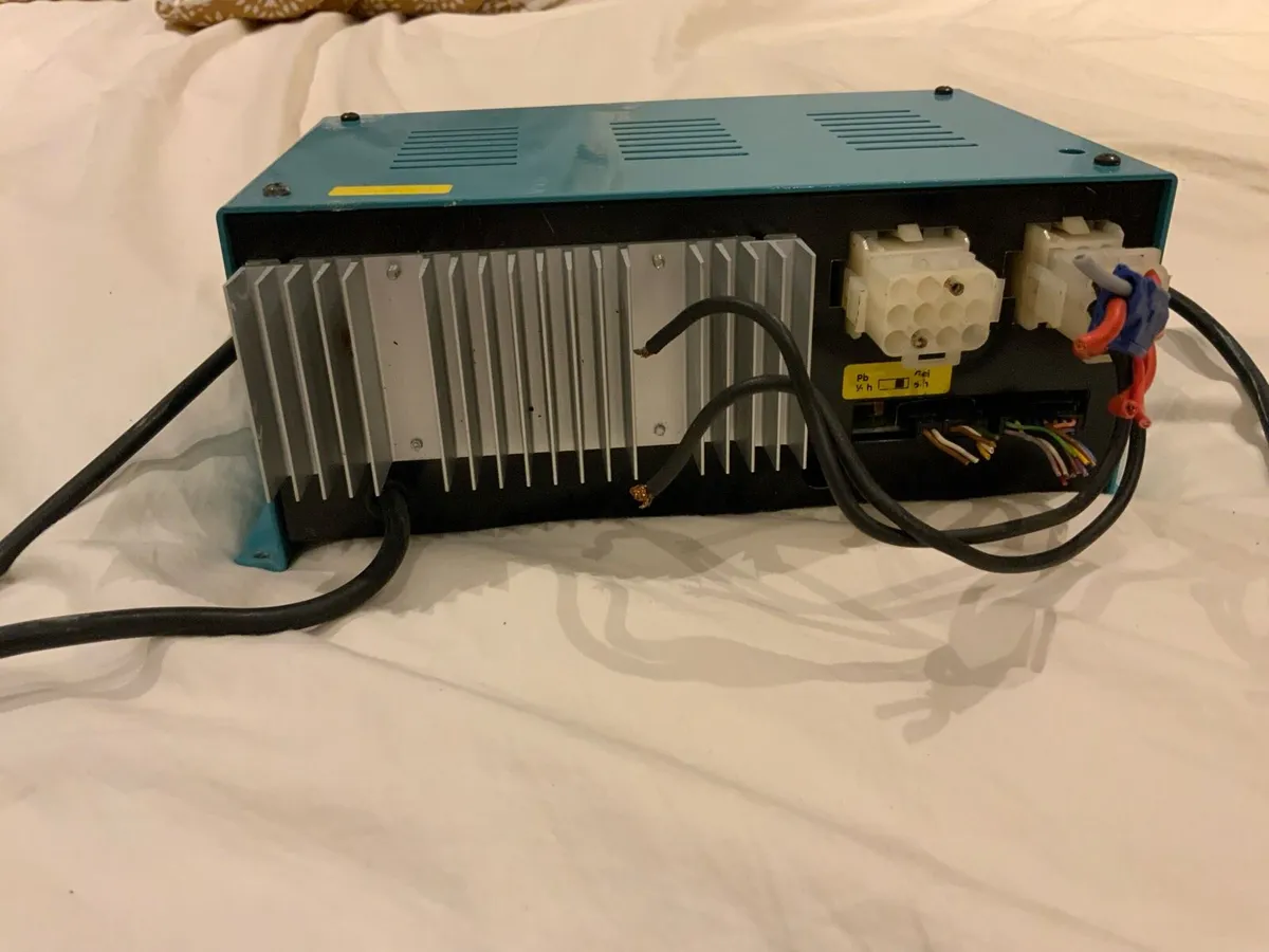 Ladegerat Battery Charger - Image 2