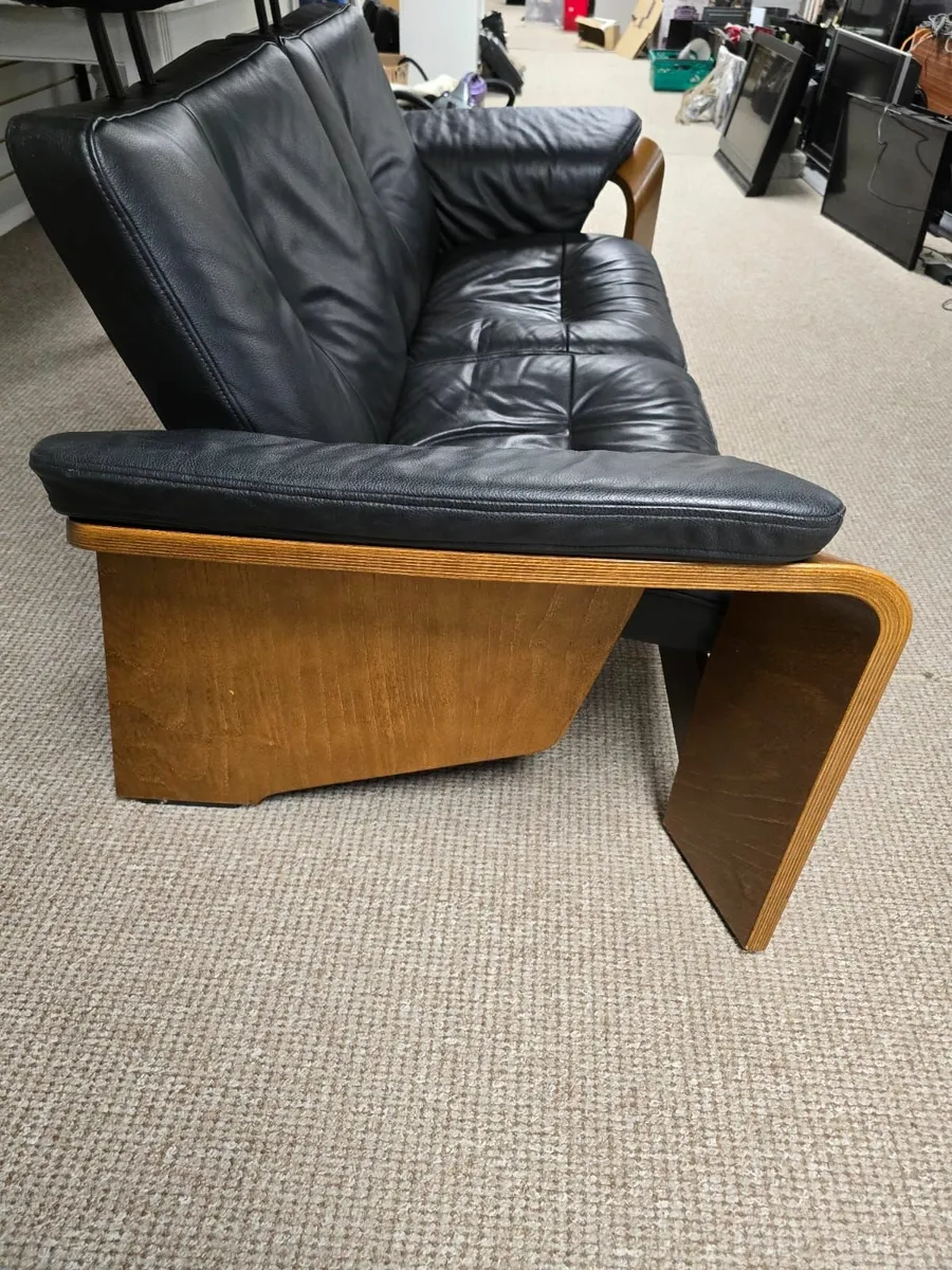Vintage Stressless ekorness leather sofa - Image 4