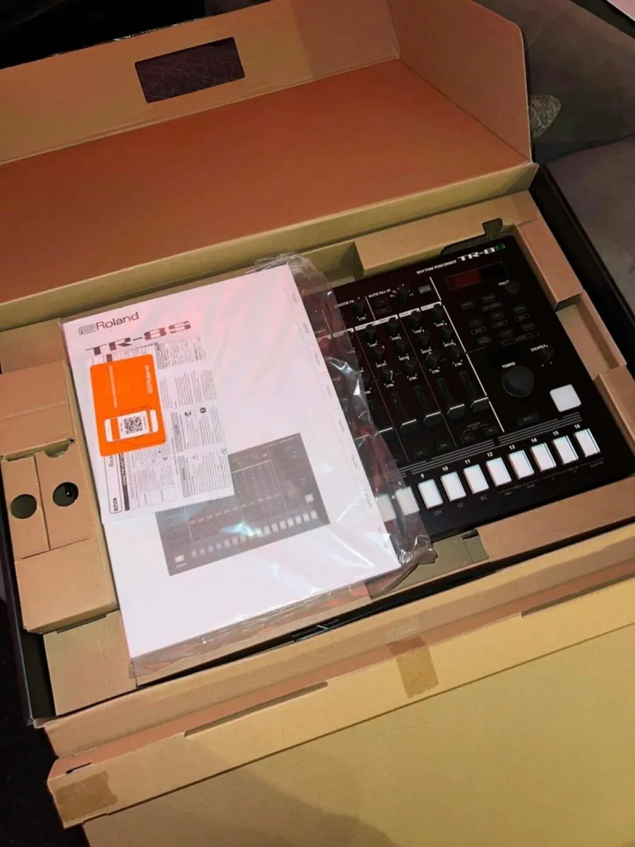 Roland TR 8S Drum Machine with accessories - Image 3