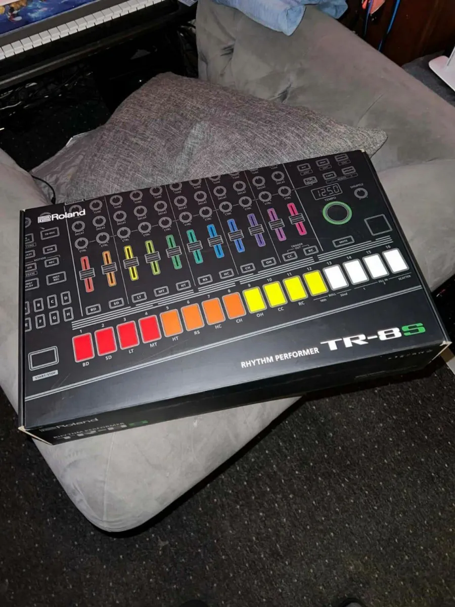 Roland TR 8S Drum Machine with accessories - Image 4