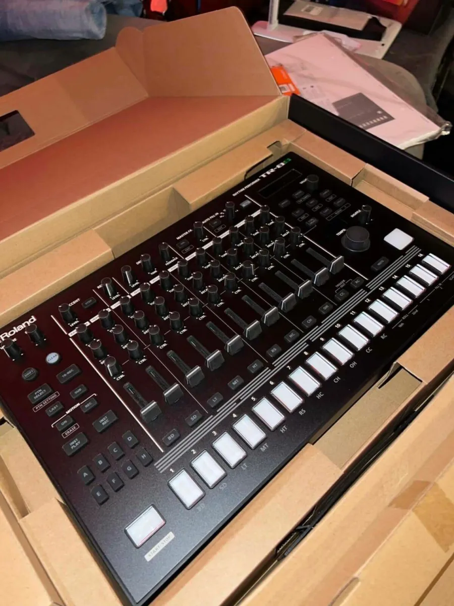 Roland TR 8S Drum Machine with accessories - Image 1