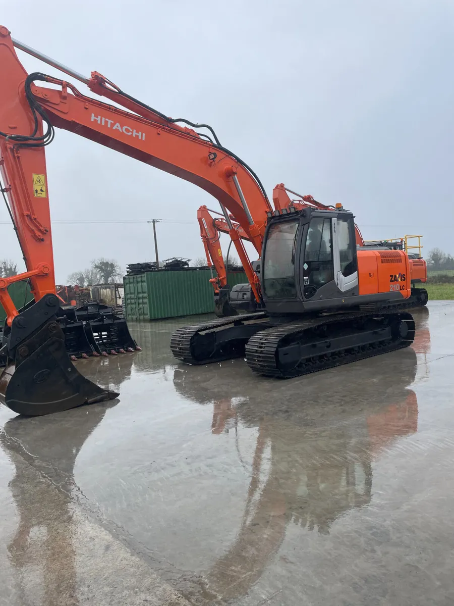 HITACHI ZX210-3 - Image 1