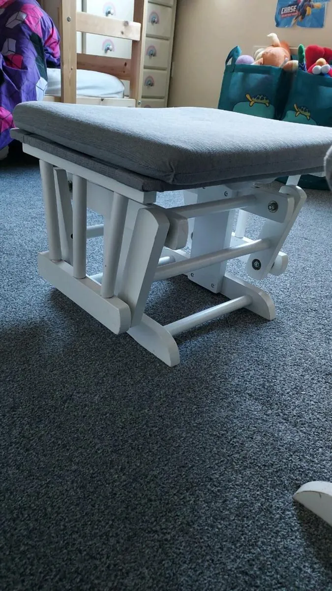 Rocking chair and footstool - Image 3