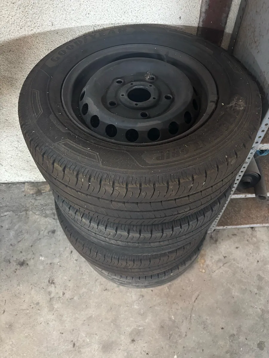 Wheels and tyres - Image 1