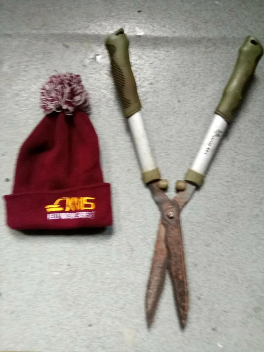 HAND  HELD.   HEDGE.  CLIPPERS. AND. THERMAL. HAT - Image 1