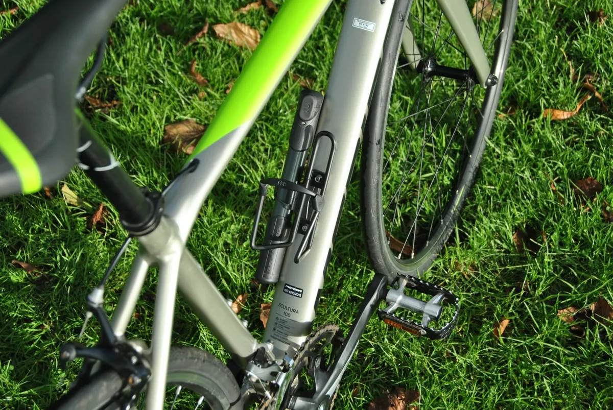 Merida Scultura 100 Road Bike – Carbon Fork - Image 2