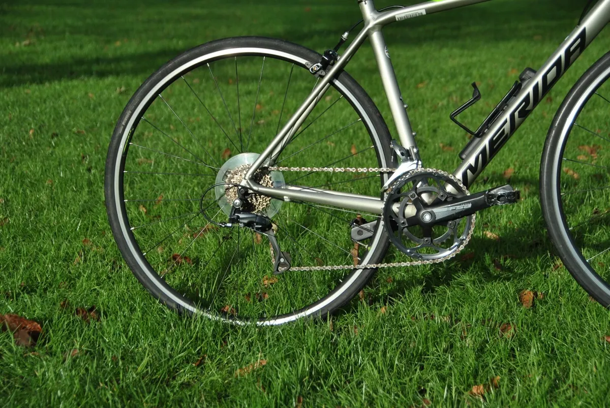 Merida Scultura 100 Road Bike – Carbon Fork - Image 3