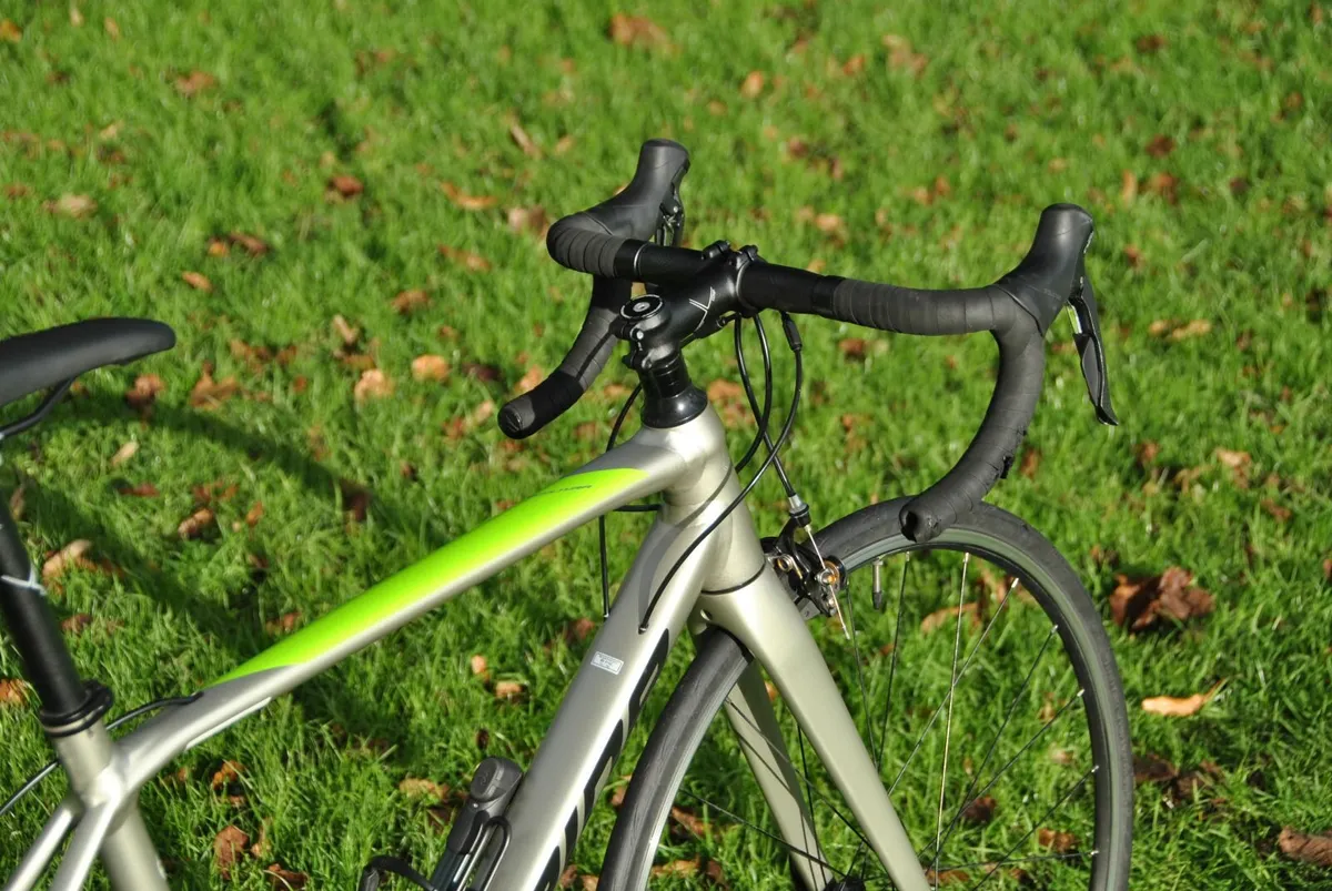 Merida Scultura 100 Road Bike – Carbon Fork - Image 4