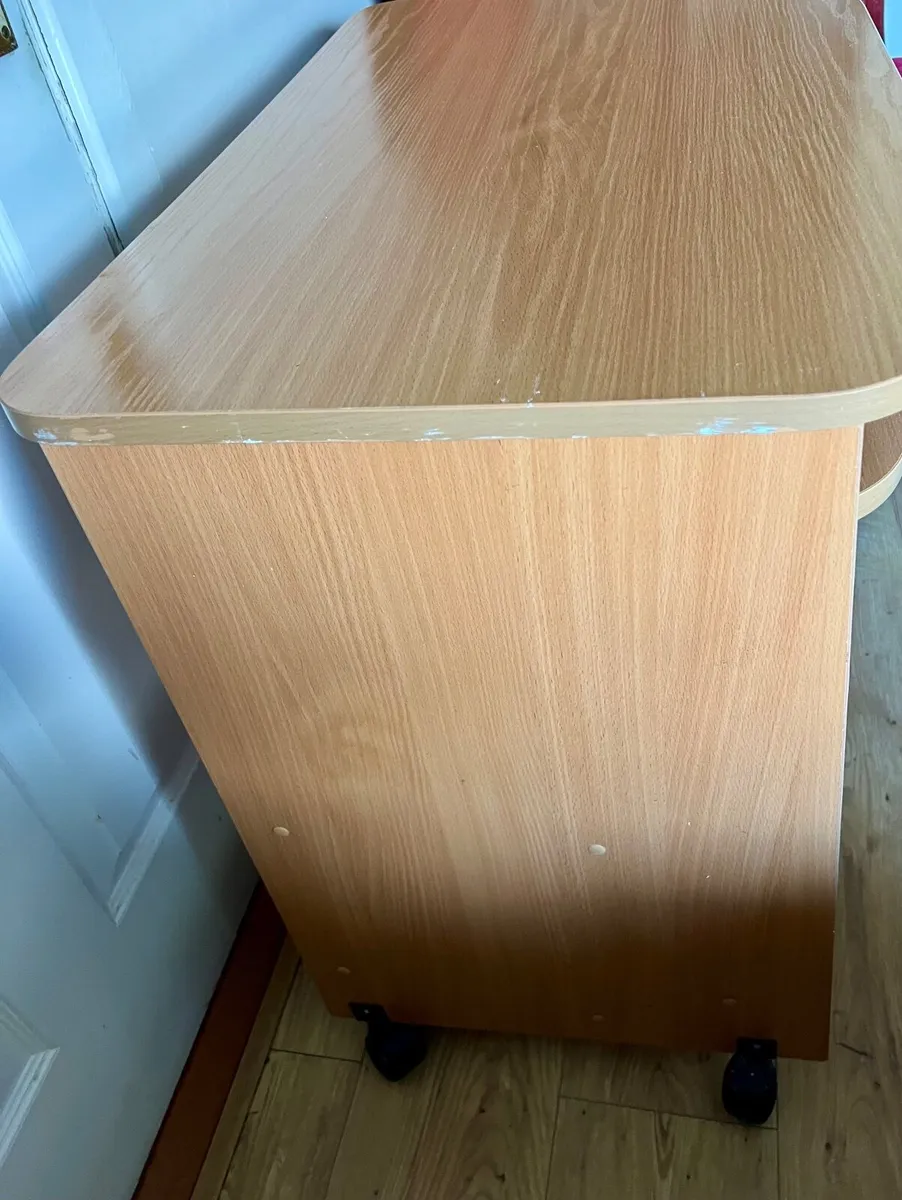 Small computer desk - Image 2