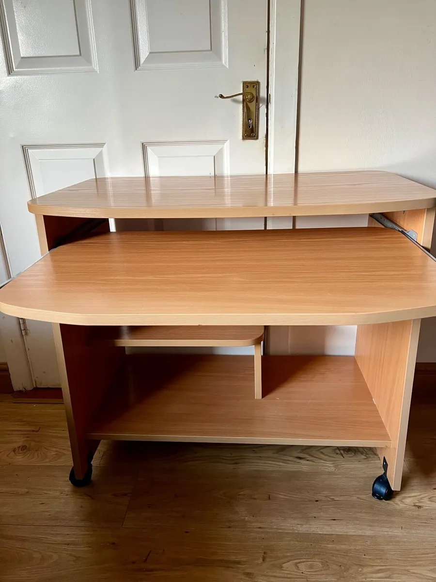 Small computer desk - Image 1