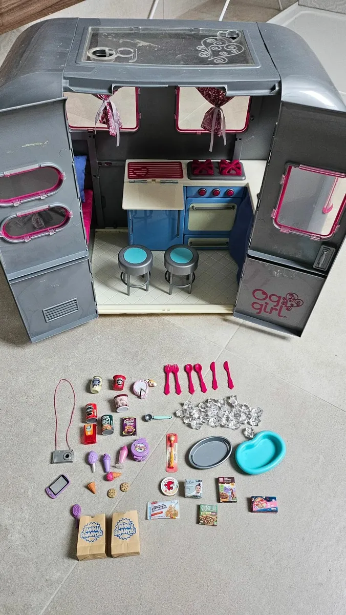 OUR GENERATION Camper van RV with food accessories - Image 1