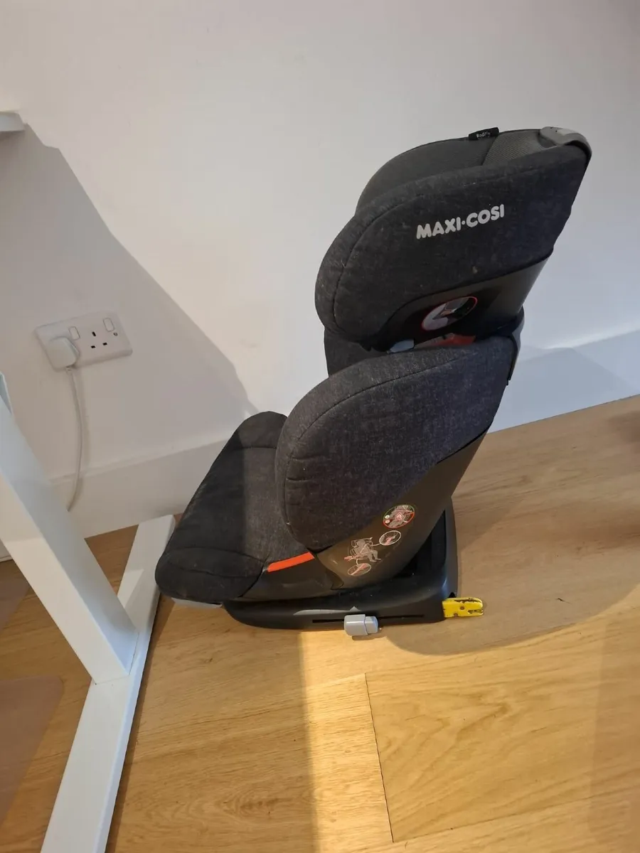 Maxi-Cozy car seat - Image 1