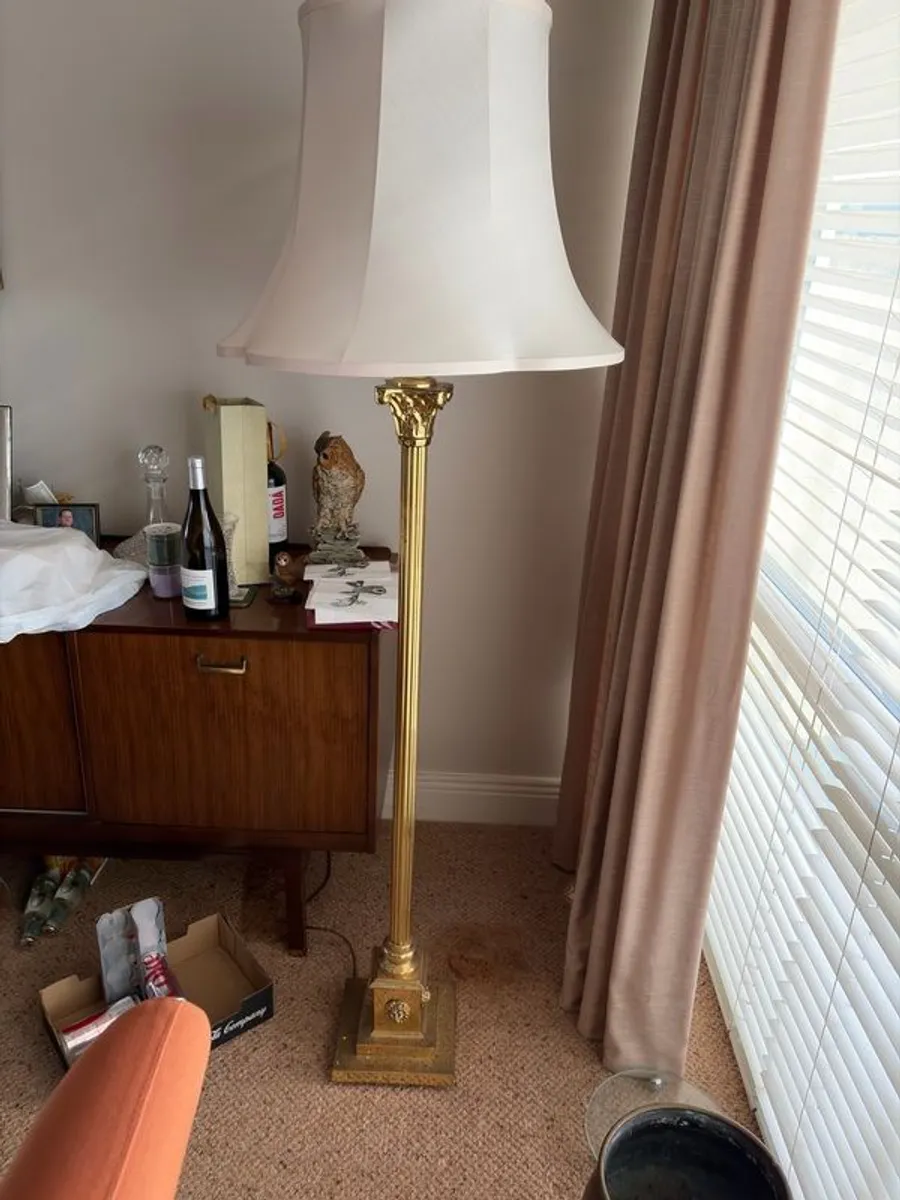 Classic standing lamp - Image 1