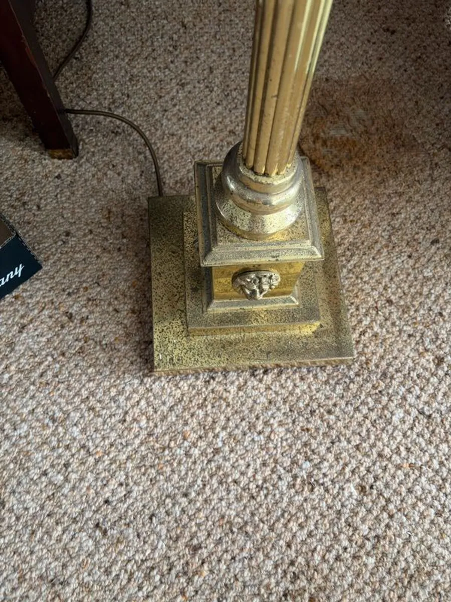 Classic standing lamp - Image 3