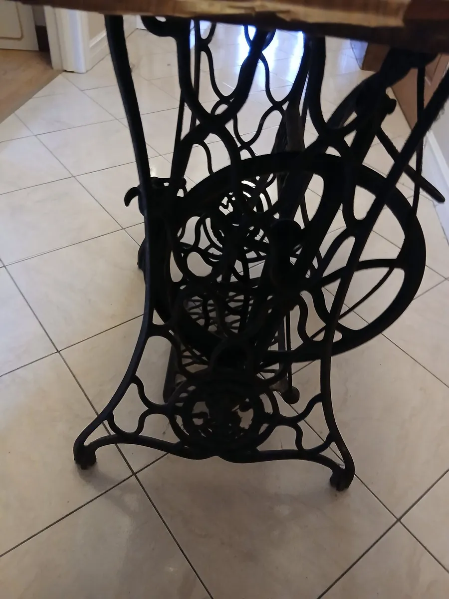 Vintage Singer Sewing Machine 1918 manufactured - Image 3