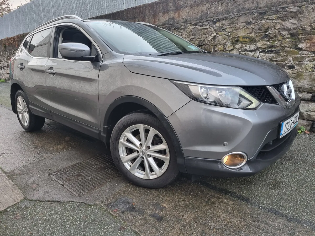 Nissan Qashqai 2017  Automatic Pan Roof - Image 1