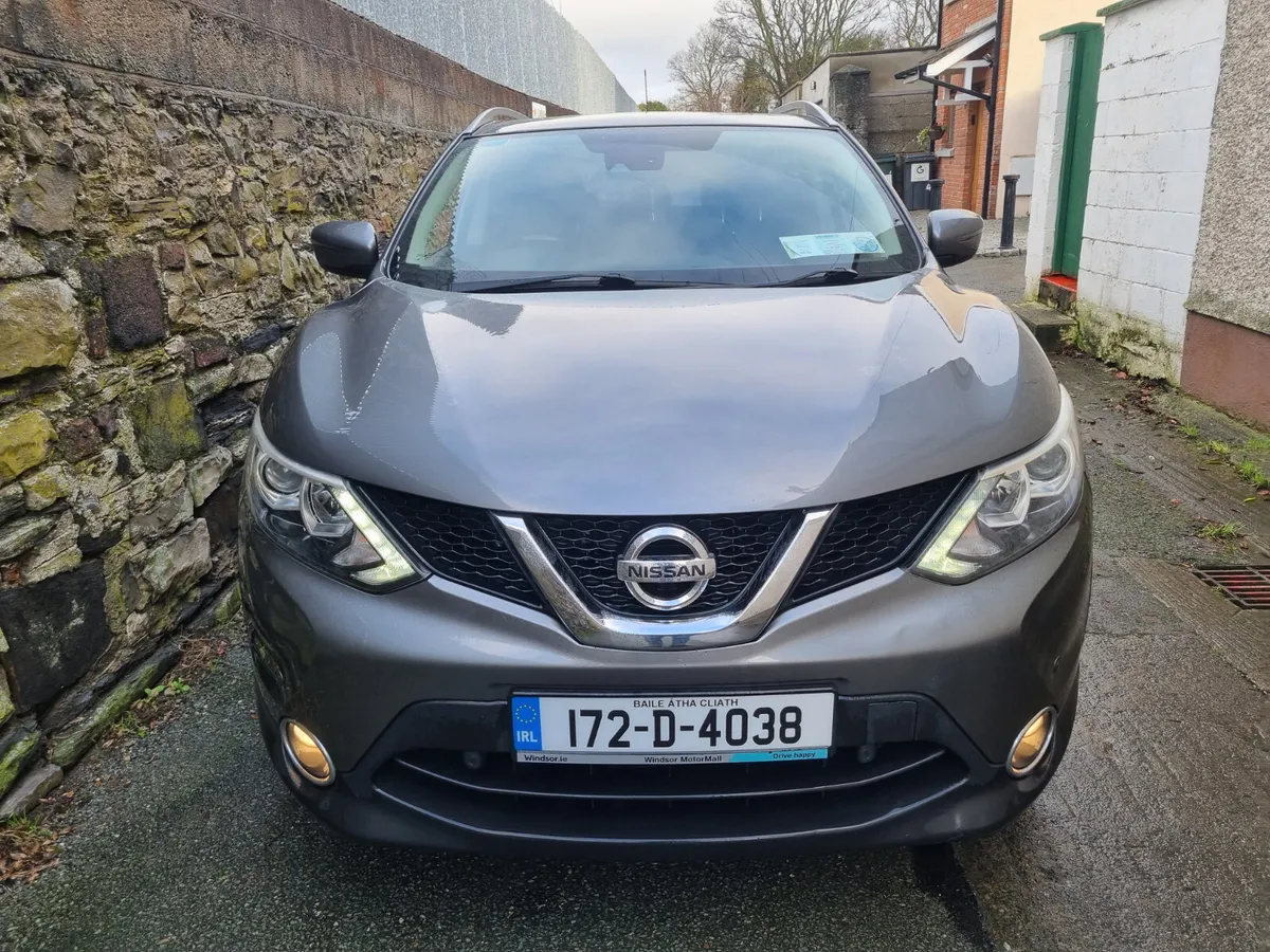 Nissan Qashqai 2017  Automatic Pan Roof - Image 2