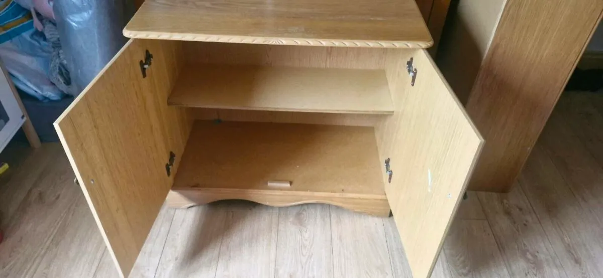 Oak cabinet - Image 2