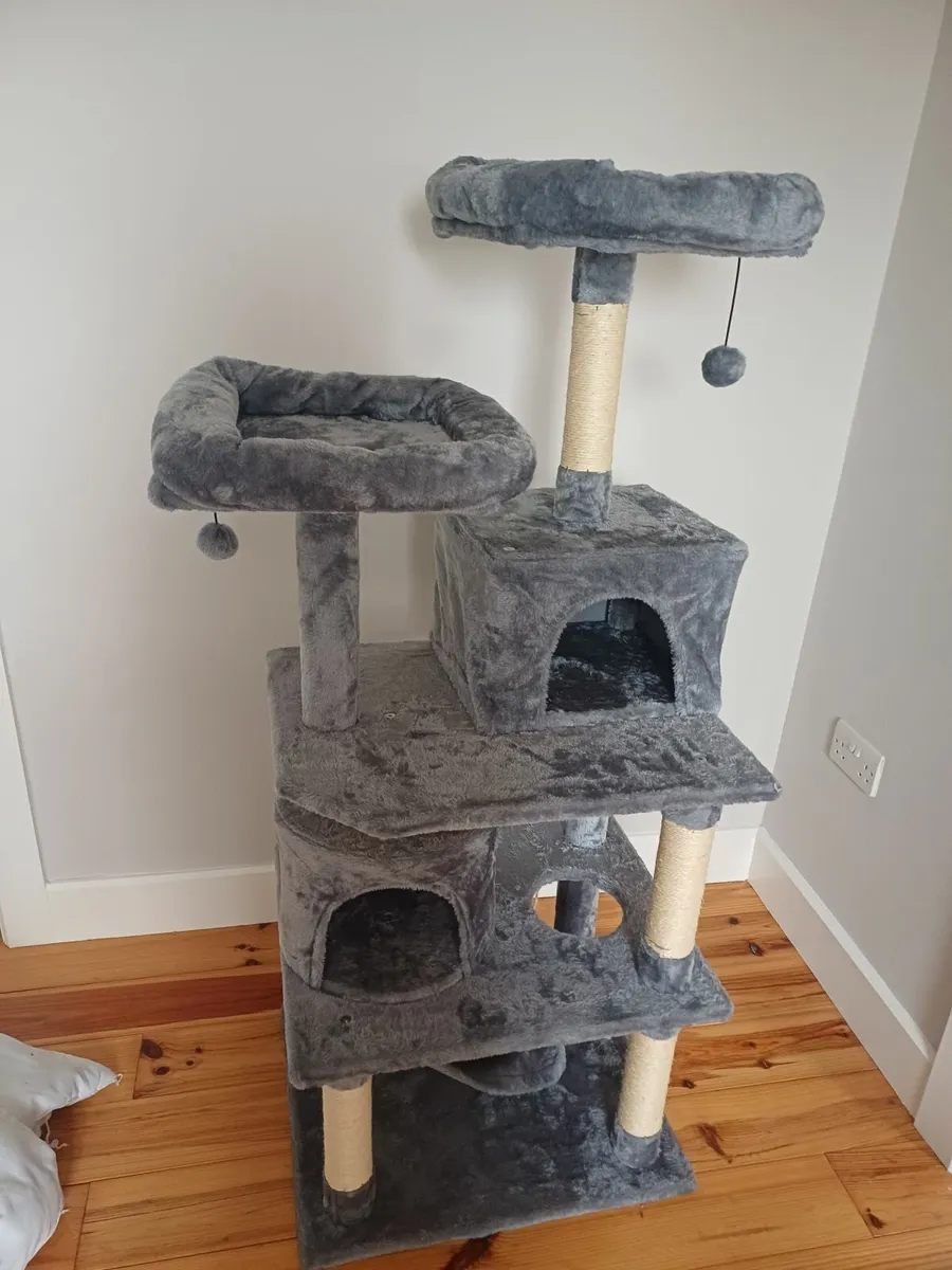 Cat tree - Image 1