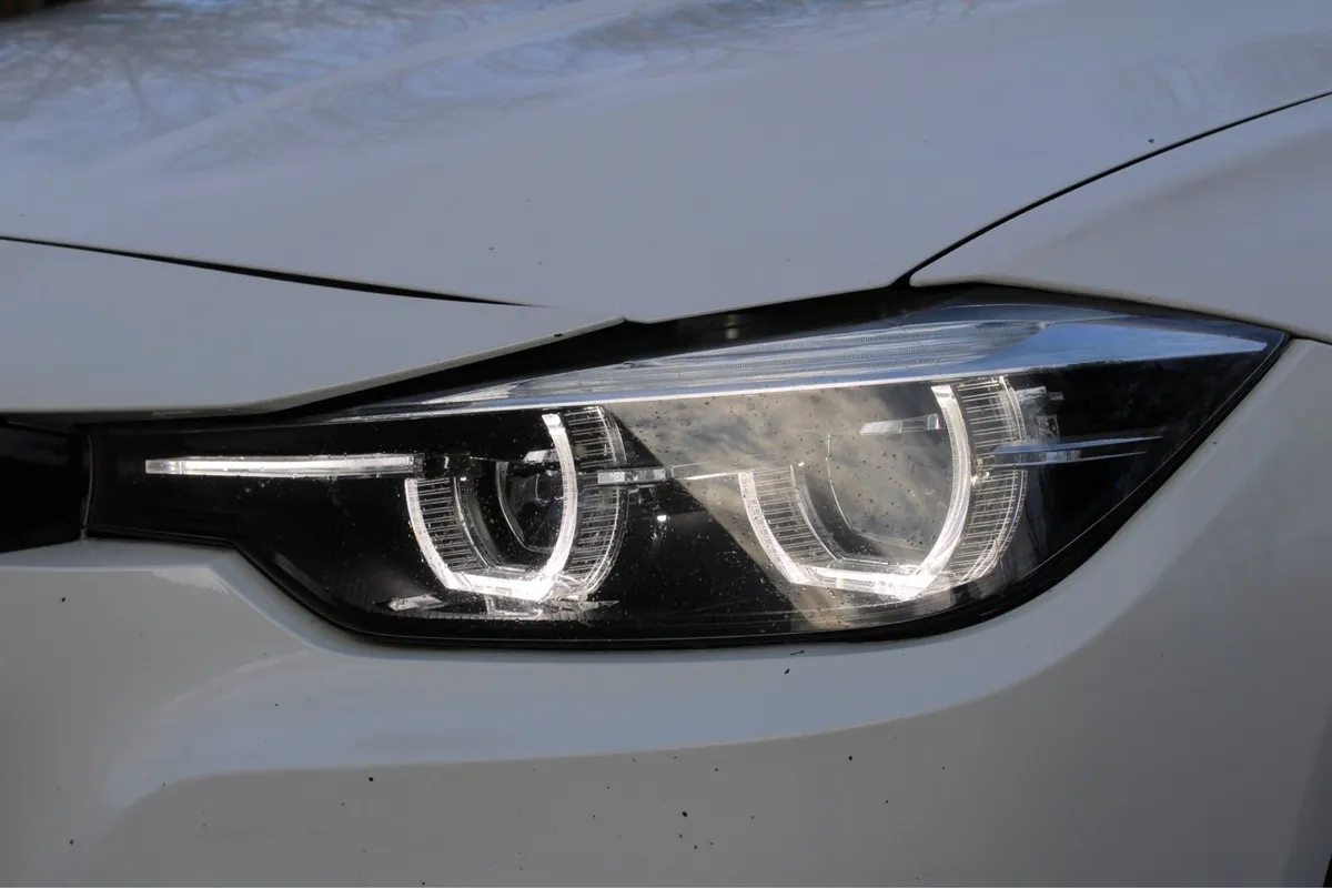 BMW 320i M-Sport Shadow Edition - Image 3