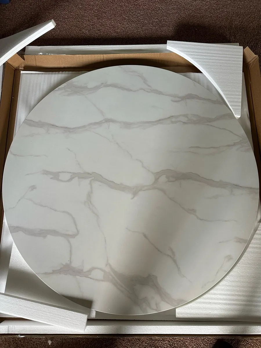 BRAND NEW Round table for six