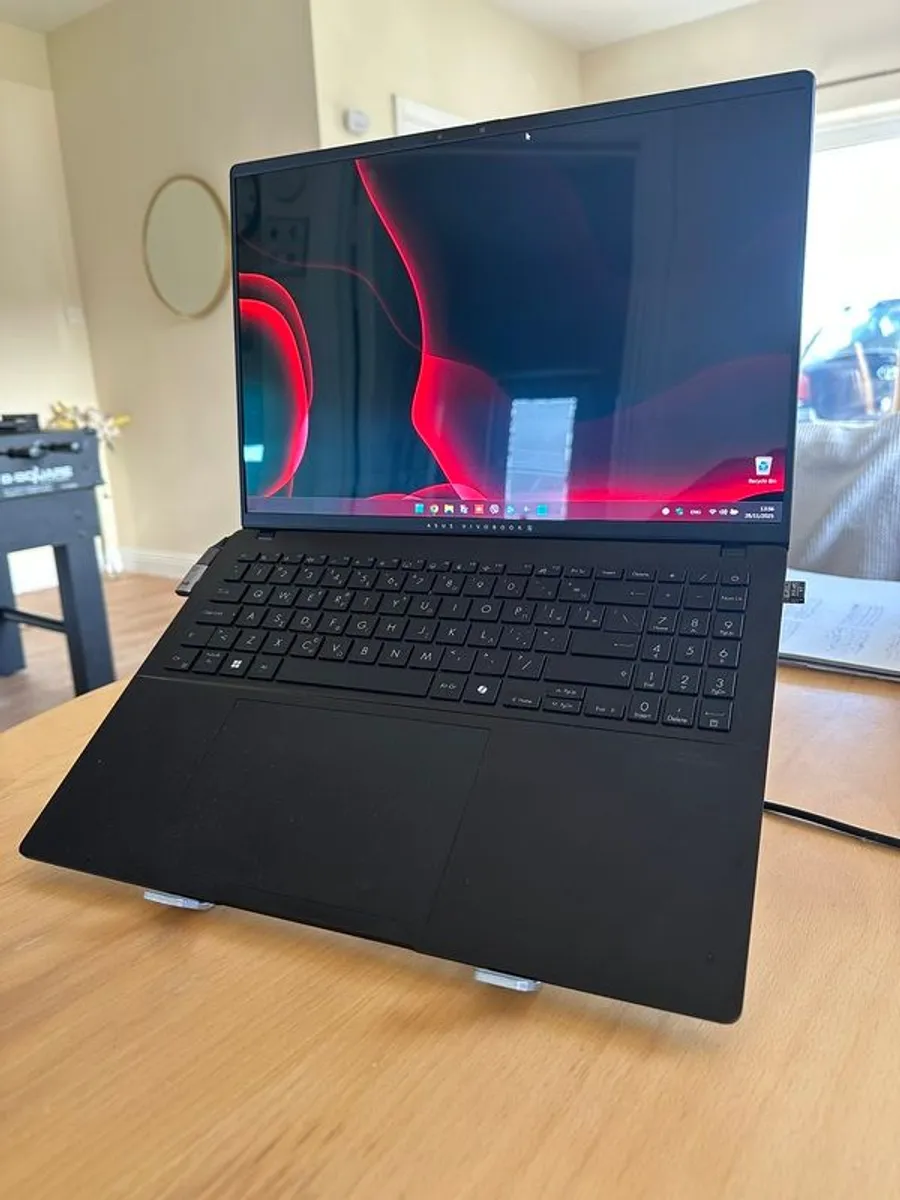 Asus Ryzen Ai 9 365/24gb Ram/1tb Ssd/16" 3k Oled/w11 - Image 1