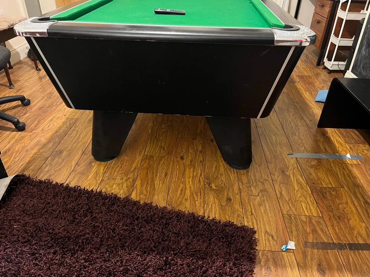 Pool table - Image 1